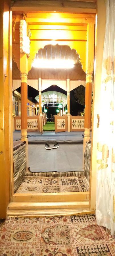 Tashkand Houseboat Сринагар Экстерьер фото