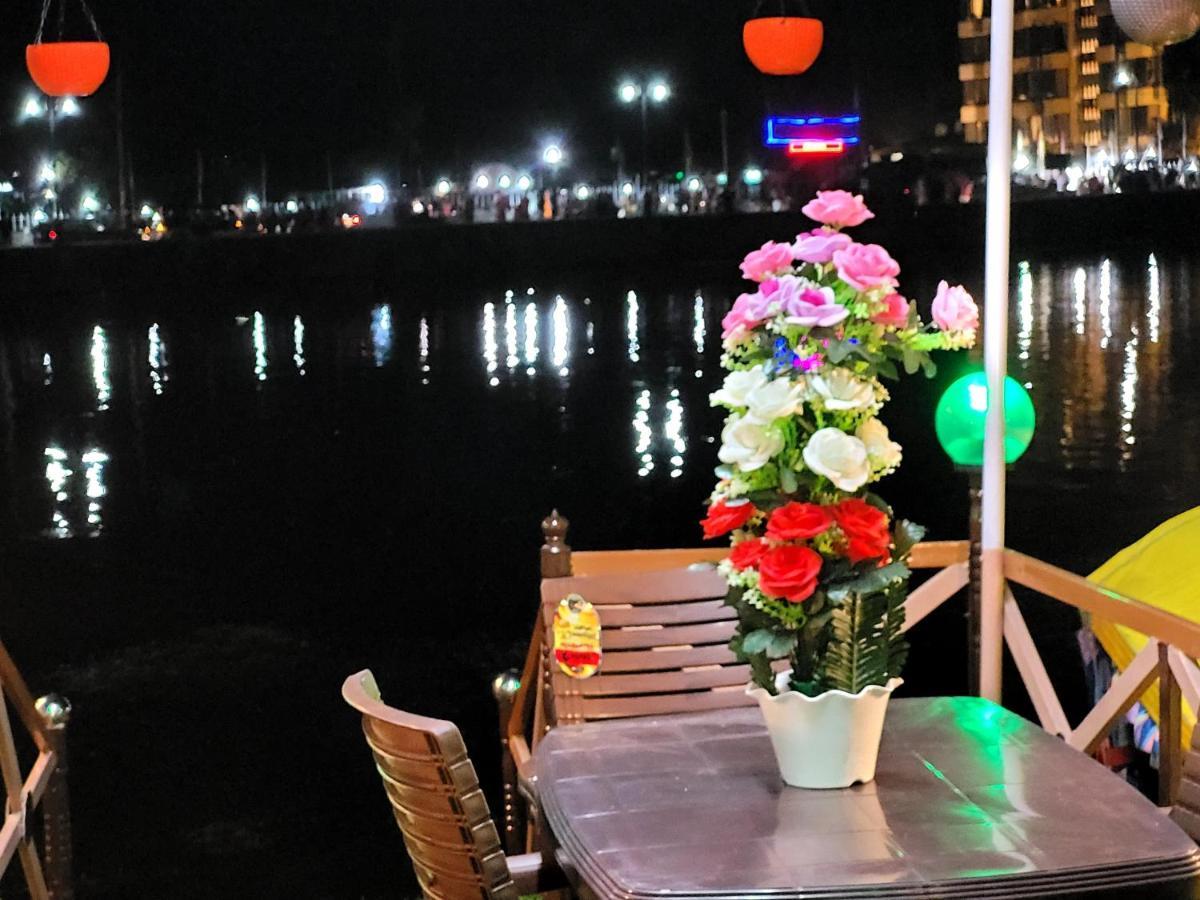 Tashkand Houseboat Сринагар Экстерьер фото