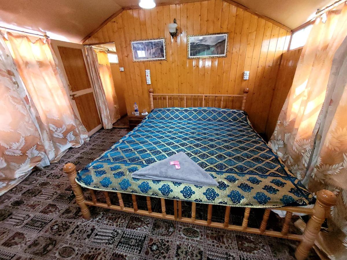 Tashkand Houseboat Сринагар Экстерьер фото