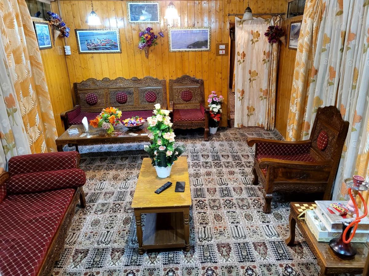 Tashkand Houseboat Сринагар Экстерьер фото