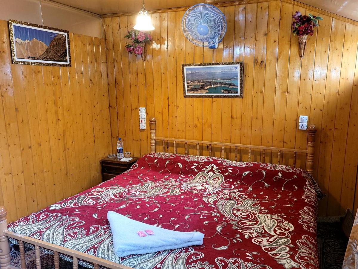Tashkand Houseboat Сринагар Экстерьер фото
