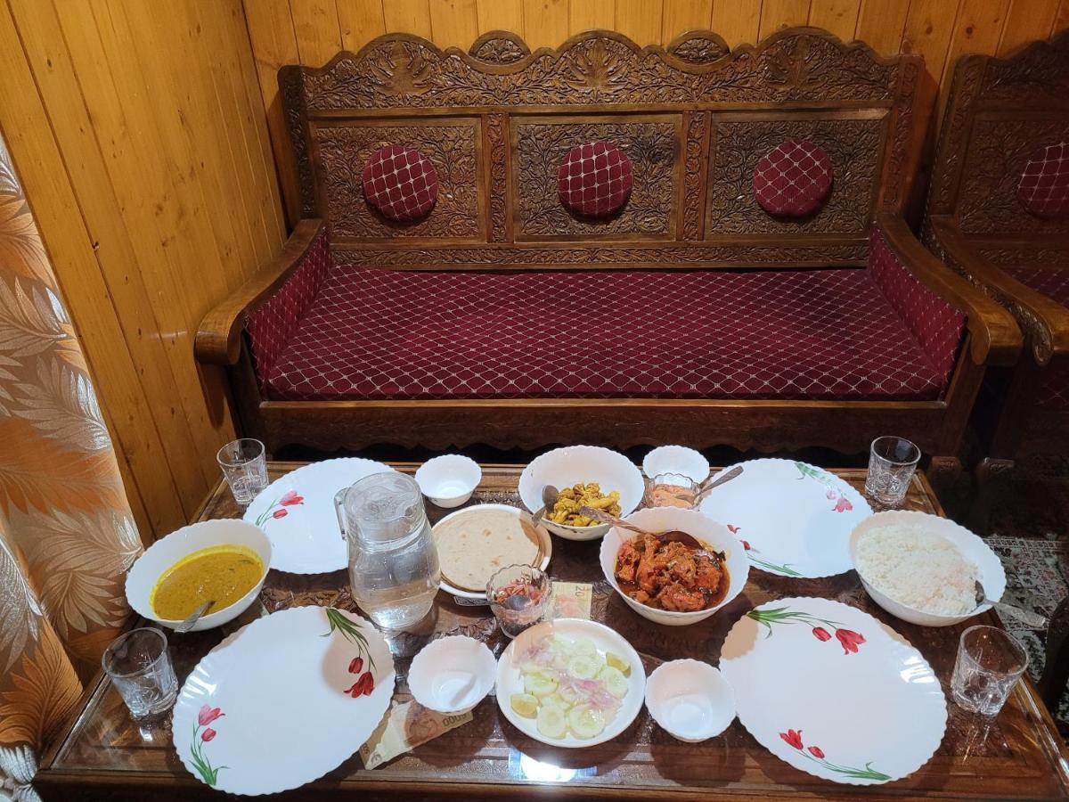 Tashkand Houseboat Сринагар Экстерьер фото
