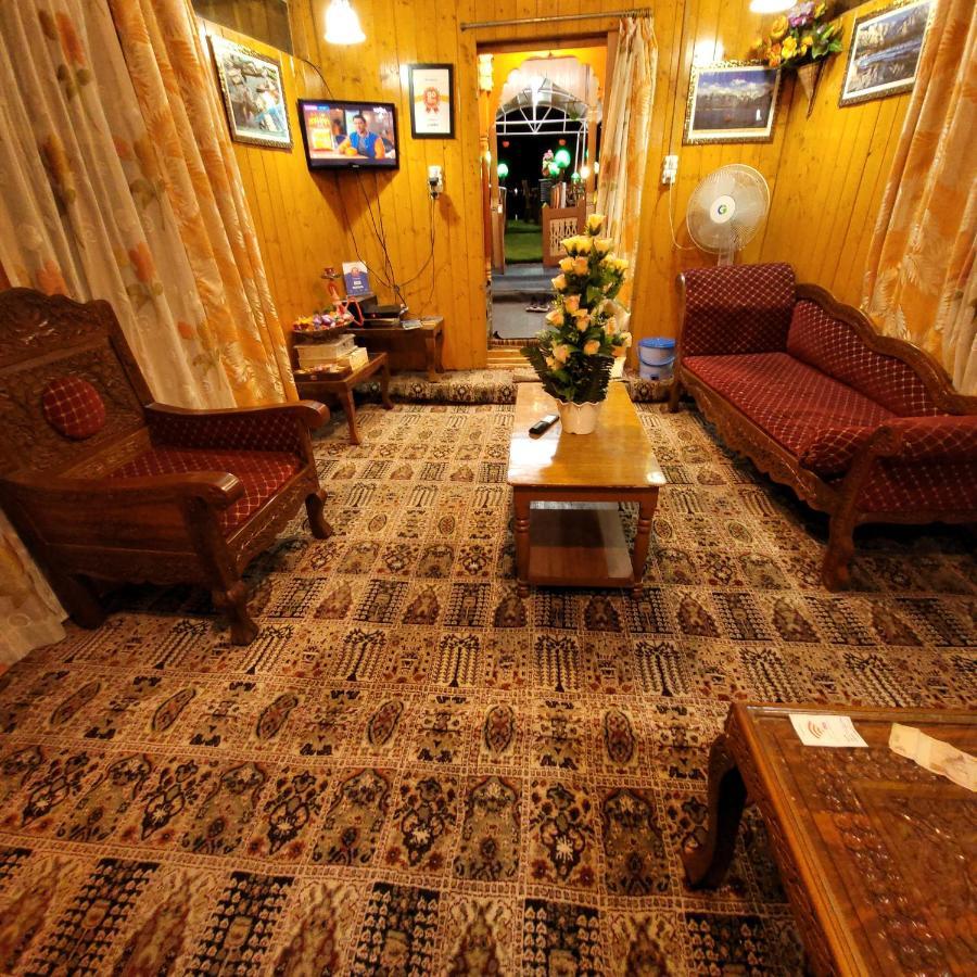 Tashkand Houseboat Сринагар Экстерьер фото