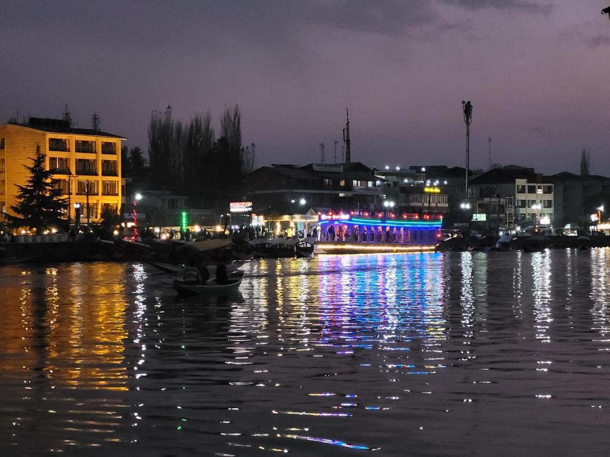 Tashkand Houseboat Сринагар Экстерьер фото