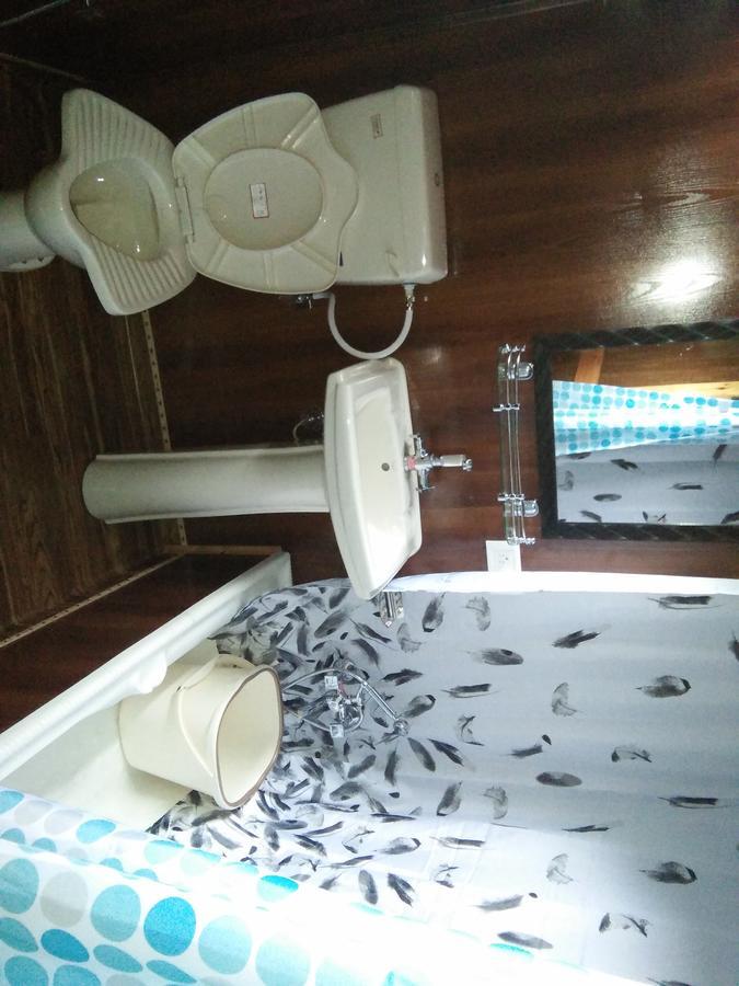 Tashkand Houseboat Сринагар Экстерьер фото