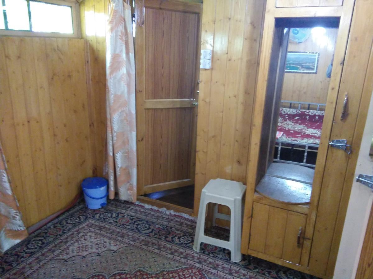 Tashkand Houseboat Сринагар Экстерьер фото