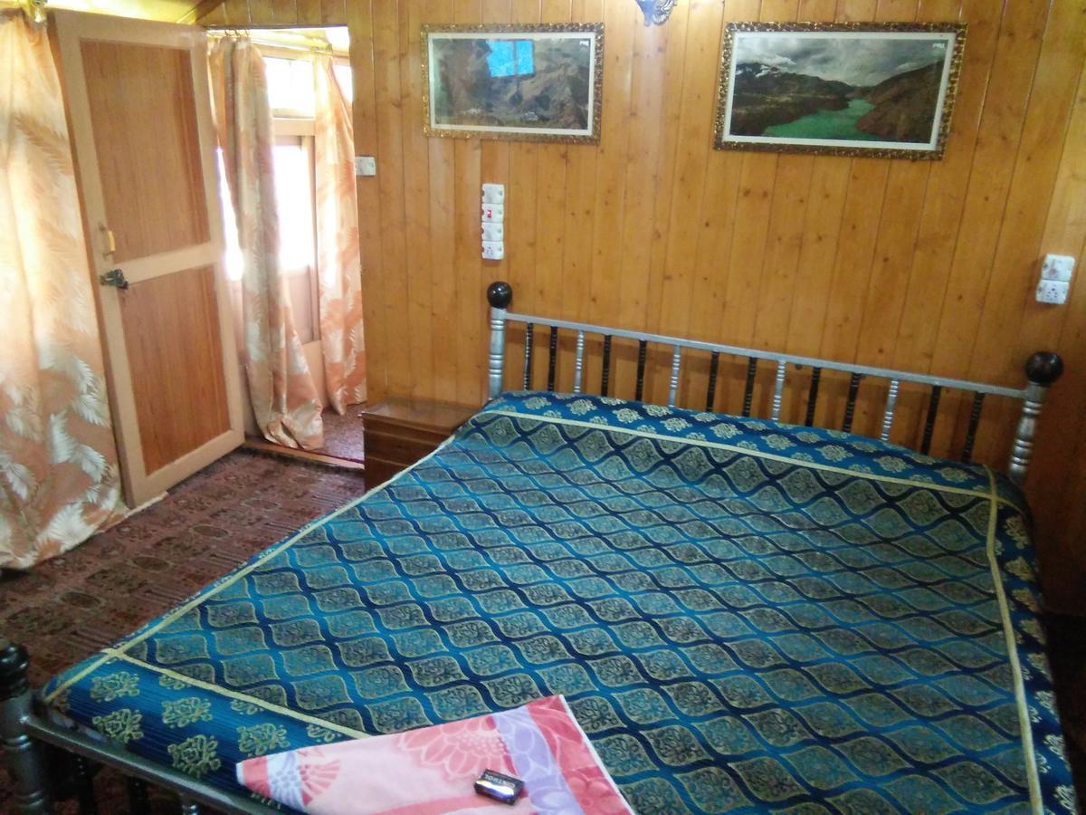 Tashkand Houseboat Сринагар Экстерьер фото